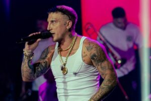 Con nuevos singles y sus grandes clásicos, regresa “El Polaco”