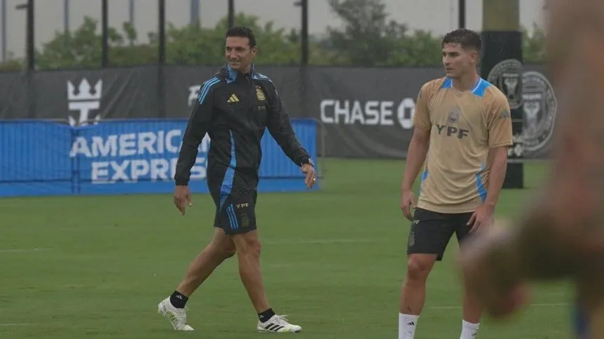 Scaloni aseguró que «repetir el equipo es una opción» y respaldó a Bielsa