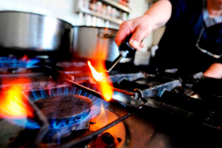 Intendente de Berisso apoya a vecinos sobre el aumento de las tarifas eléctricas