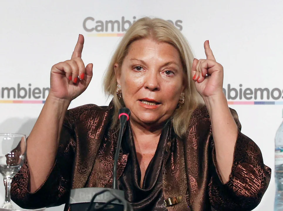 «¿Quién es más cruel con los viejos y los niños? ¿Javier o Mauricio?», se preguntó Carrió