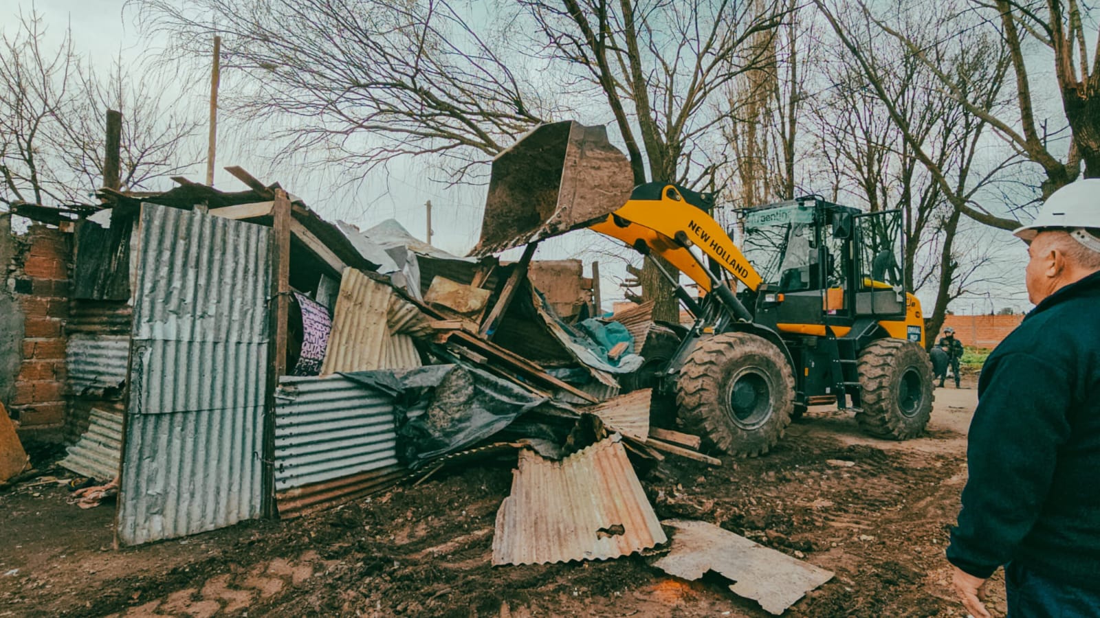 Tres personas fueron aprehendidas tras el derrumbar búnker de venta de drogas en el barrio Libertad