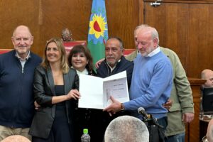 Con un emotivo acto, Obras Sanitarias conmemoró su *40 º Aniversario