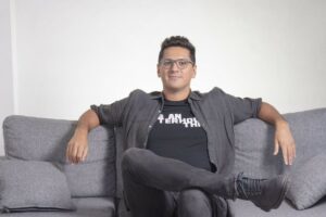 Fabri Ballarini llegará a la ciudad con “Me hackearon el cerebro”