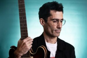 El reconocido guitarrista Lucio Balduini, en formato trío