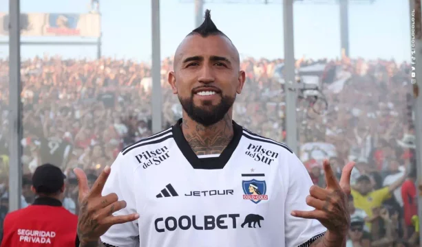 La disculpa de Vidal: tensión entre Colo Colo y River Plate