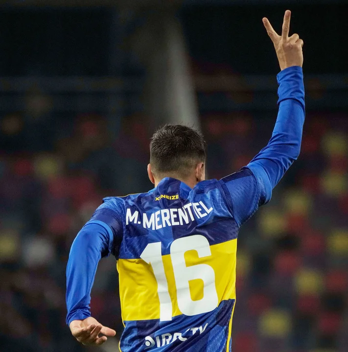 Martínez ensaya cambios en Boca: no jugarían Pol Fernandez ni Merentiel