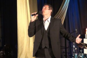 Un concierto con temas de reconocidos cantantes brindará Adrián López Sanabria