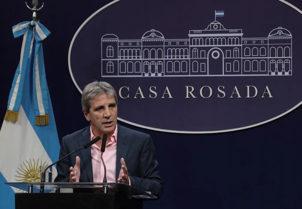 Caputo destacó a un intendente que eliminó la tasa vial y aclaró sobre tributos municipales