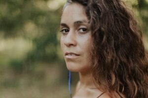 Sigue el ciclo “Que suene!” con la presencia de la cantautora marplatense Ceci Casco