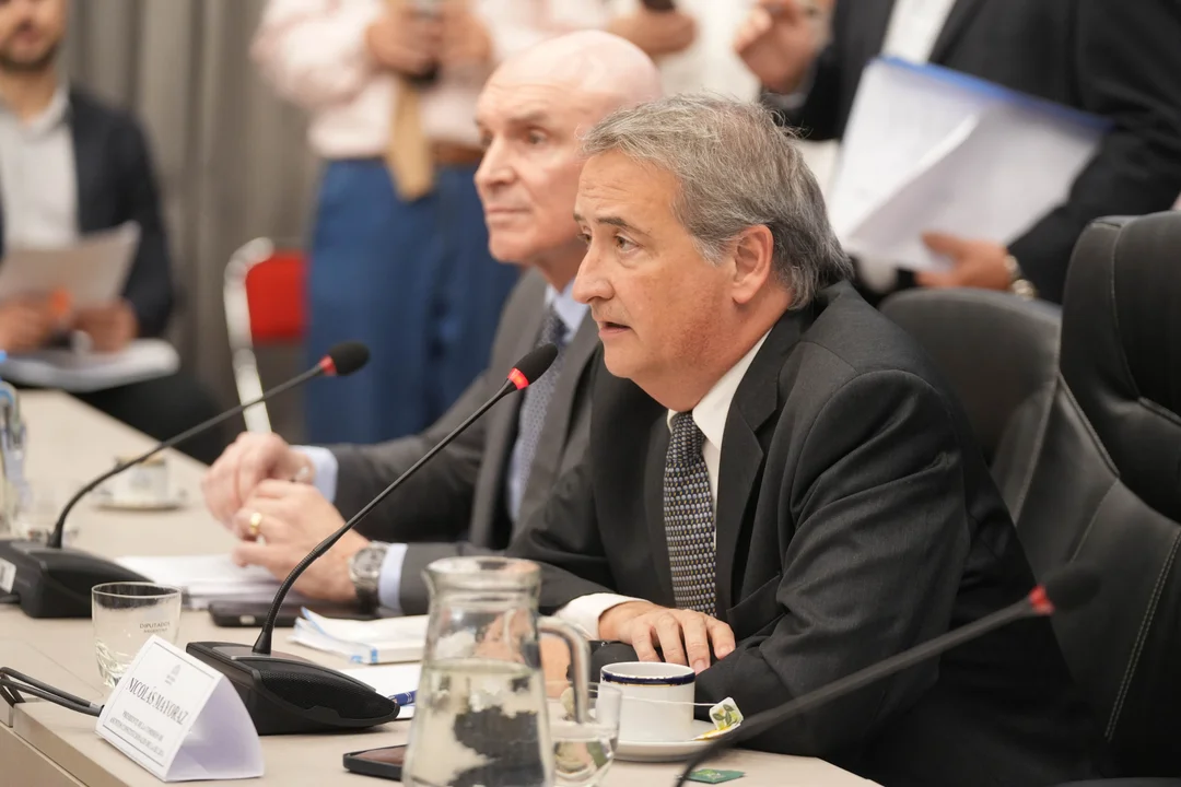 La oposición impuso su mayoría en un dictamen para que Caputo concurra a Diputados a explicar el Presupuesto 2025