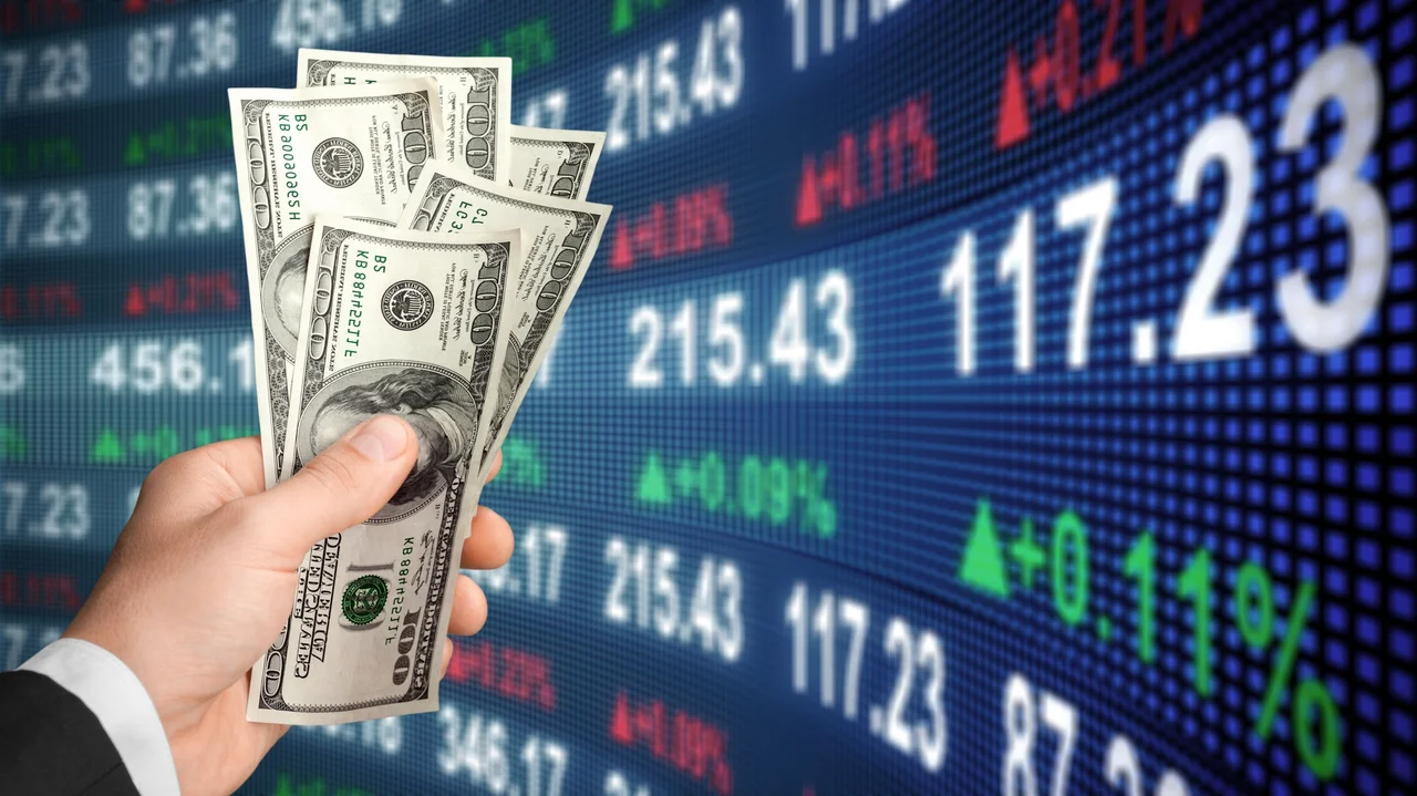 Los mercados la empiezan a «ver» en la Argentina y el riesgo país cayó a su menor nivel en cinco años