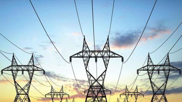 Casi 1.5 millones de usuarios de luz y gas con tarifa social perderán los subsidios