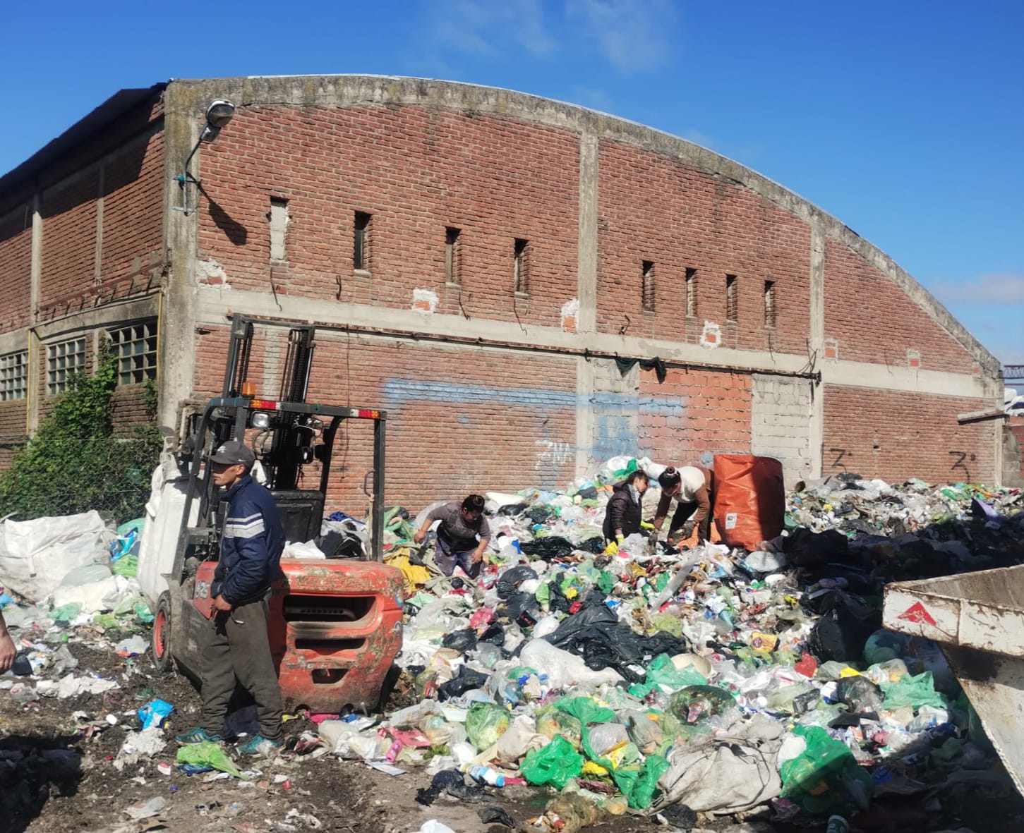 Recicladores movilizan al EMSUR por mejores condiciones de trabajo