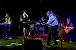 Se presenta Onevision, el único tributo a Queen con voz femenina