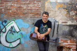 Alejandro Carrara presentará en vivo su primer disco como cantautor