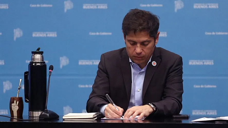 Axel Kicillof sale al mercado a buscar financiación por $100.000 millones para asegurar la ejecución de obras