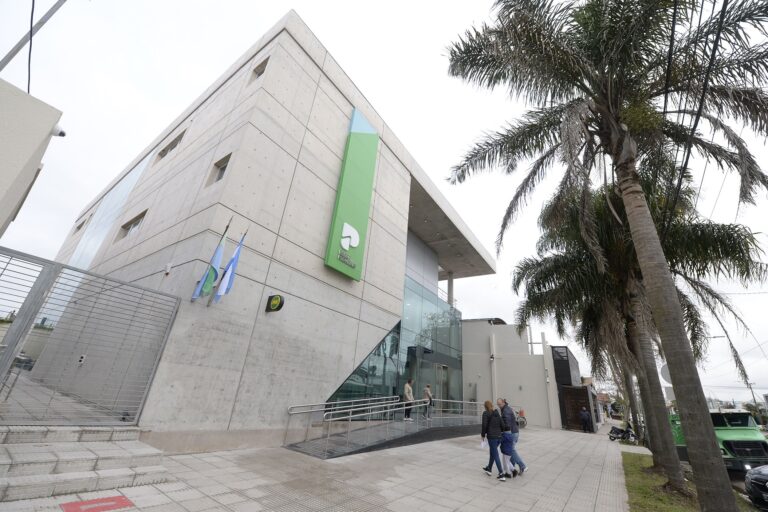 Bancarios piden a Kicillof cambiar la hora de atención en verano y comerciantes resisten