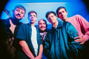 La banda local Nos miran raro presentará su disco “Dramático”