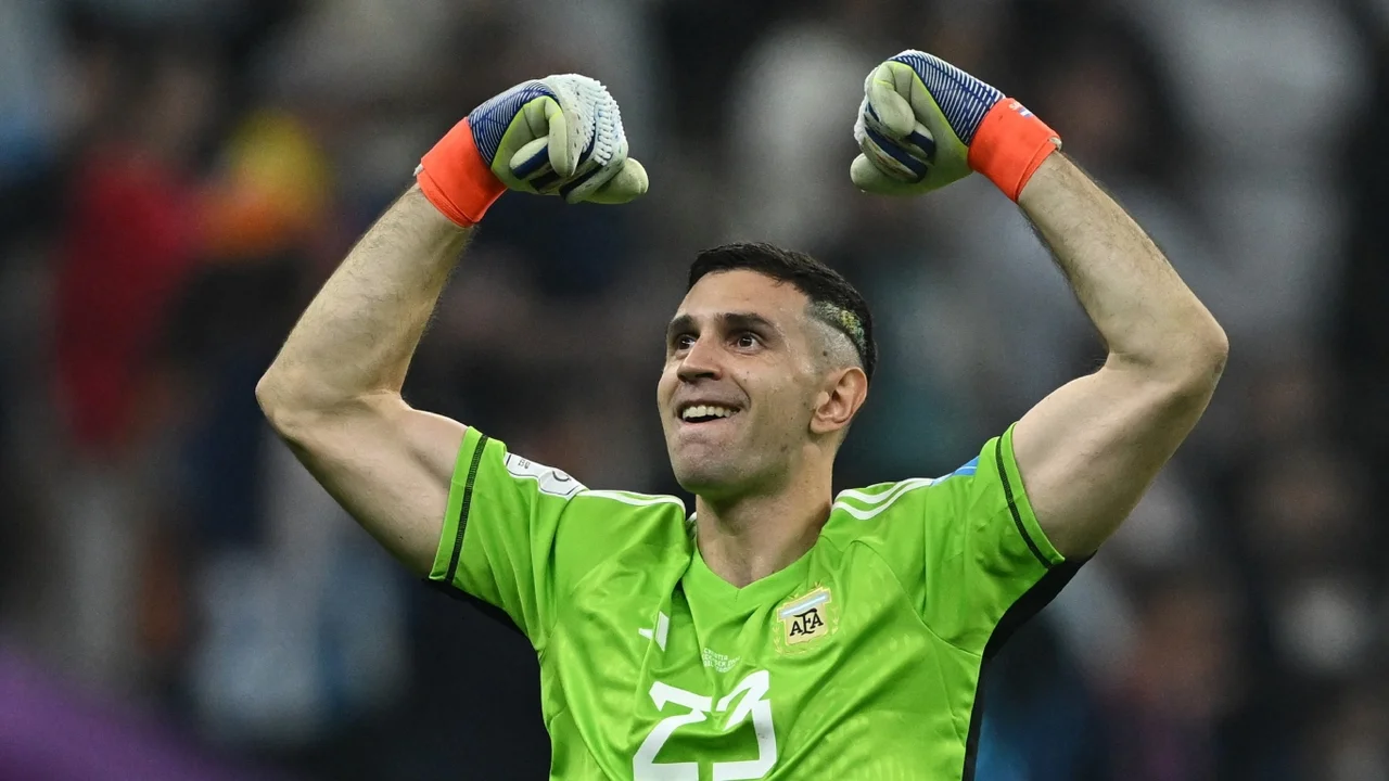 «Me retiro»: Dibu Martínez anunció que dejaría el fútbol en uno de los momentos más felices de su carrera