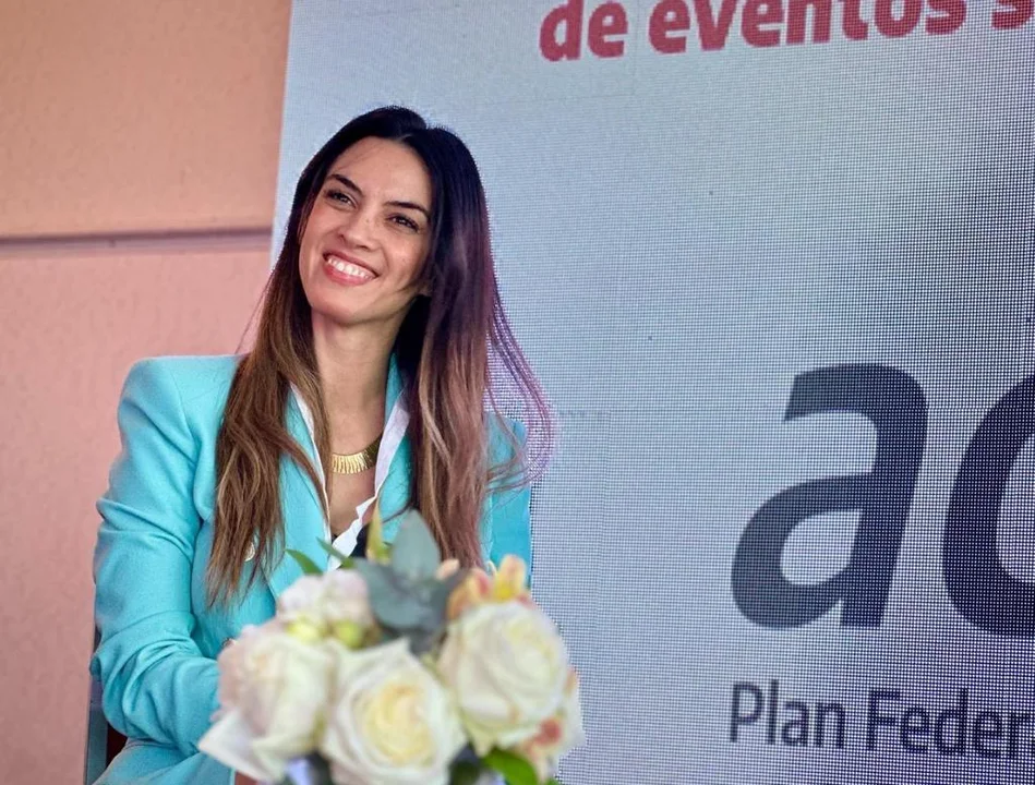 Daniel Scioli echó a la subsecretaria de Turismo por tomarse vacaciones en Europa