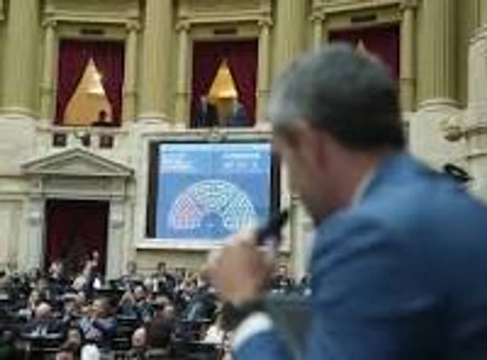 Diputados opositores critican prórroga del Presupuesto 2025, que es rechazada desde el oficialismo