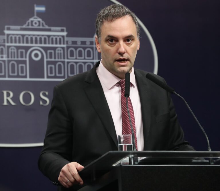 El gobierno eliminaría todos lo cupos para favorecer minorías en el ingreso al Estado