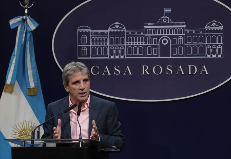 Caputo justificó la quita de medicamentos: “Sólo el 11% de los jubilados son pobres”