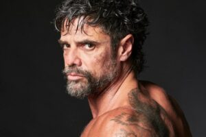 Luciano Castro debuta hoy con el unipersonal “Caer (y levantarse)”