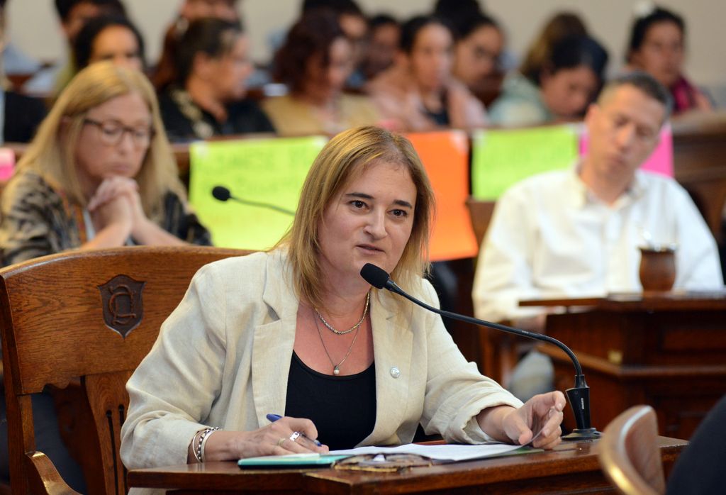 Buscan regular el turismo itinerante para desalentar el pernocte en espacios públicos en Tandil