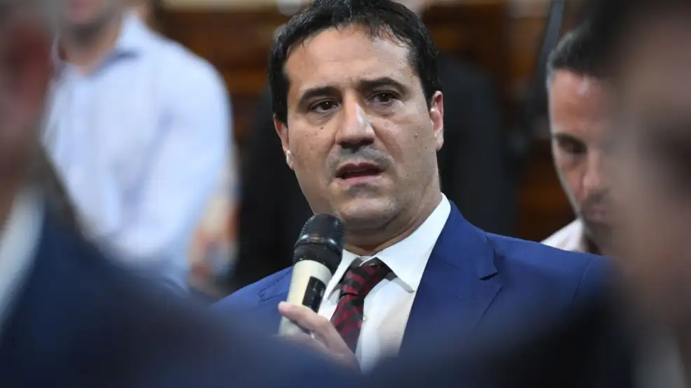 ¿ NO hay Plata ?: Preservar a Kueider y $ 9.500.000 de aumento que alcanza también a sus 24 asesores