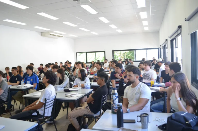 Las universidades y los hospitales públicos podrán cobrar aranceles a extranjeros no residentes