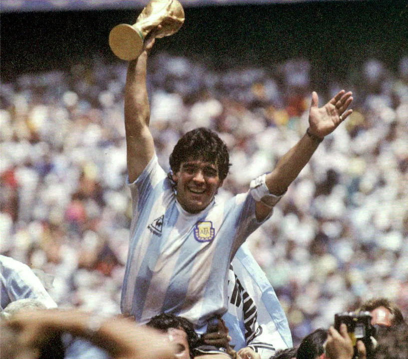 Le Coq Sportif, la marca que vistió a Diego Maradona en el Mundial de México 86, a punto de dejar de existir