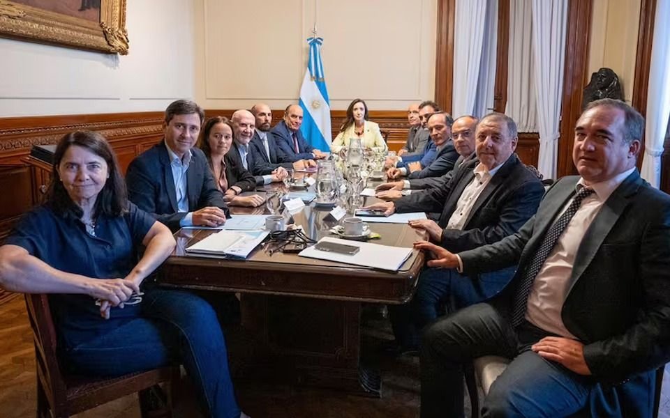 El gobierno evalúa un “plan B” para las PASO, tras una reunión con opositores