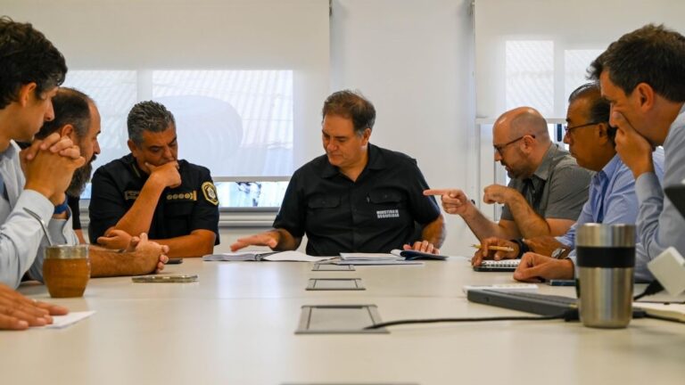 Alonso: “Macri intenta disimular las fallas de su gestión lavando su ropa con la provincia”