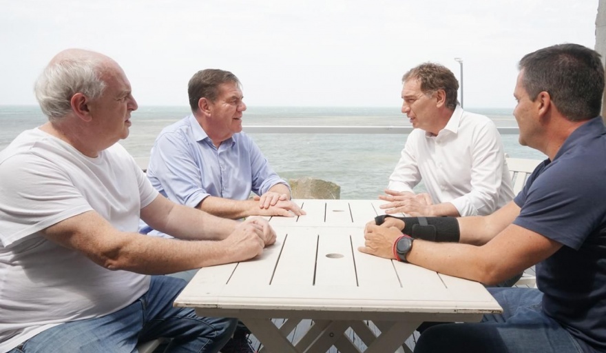 Hábil Montenegro: Le pega con las dos piernas y se alinea con Milei en complicado momento para el PRO