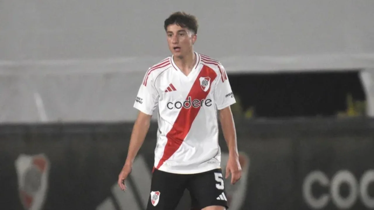 ¿Quién es Agustín De La Cuesta, la nueva promesa de River que convocó Marcelo Gallardo?