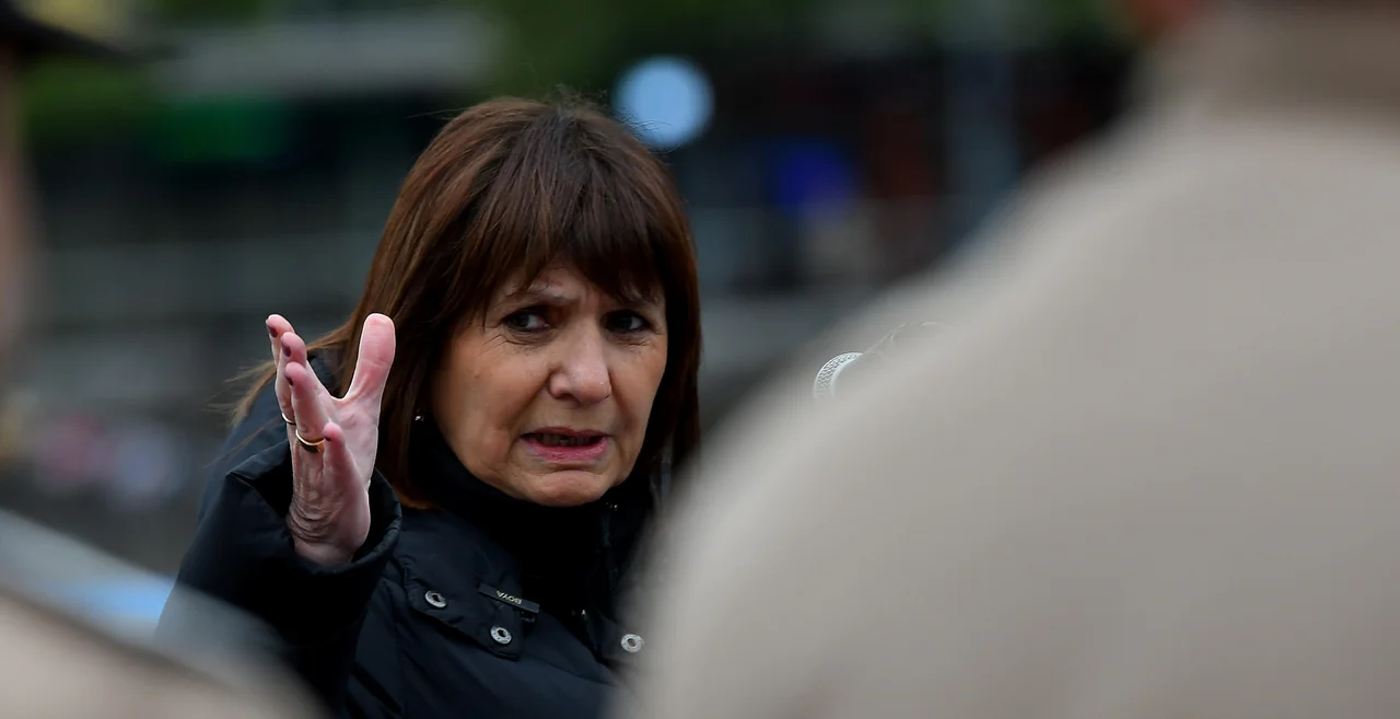 Bullrich recibió reclamos por salarios más altos para los gendarmes y prometió casas del Procrear