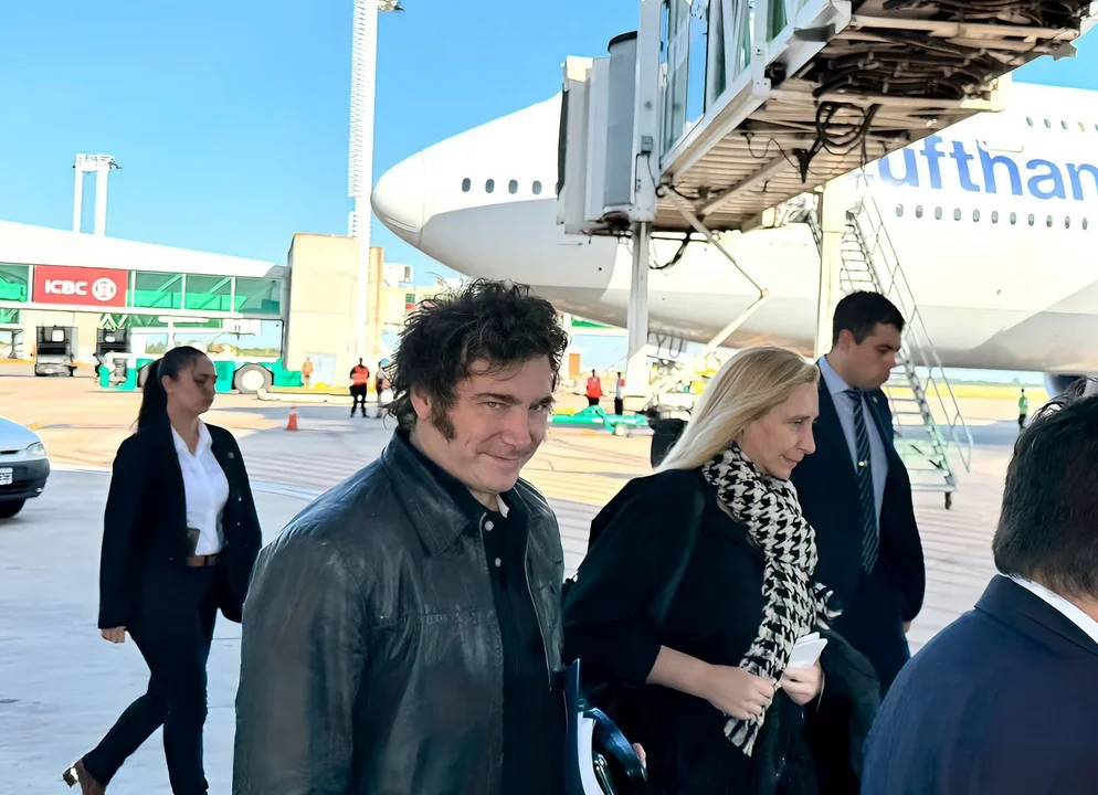 Un abogado pidió que Javier Milei y su hermana Karina no puedan irse de la Argentina tras el criptogate $Libra