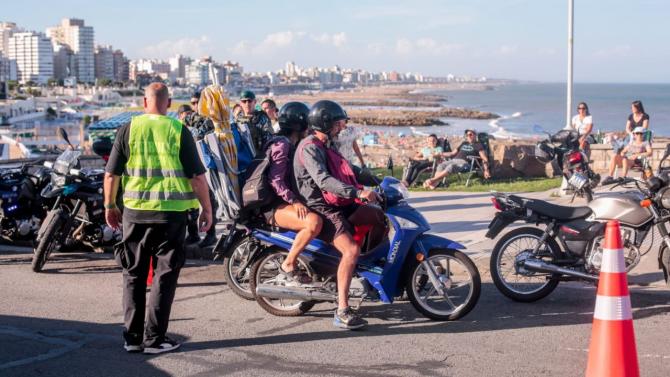 Más control en la vía pública: 374 infracciones por cuidacoches y 476 motos secuestradas en enero