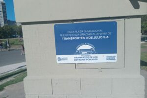 Al Mecenas municipal le dieron ayudín en la Plaza Mitre: Gestión Montenegro = Todo trucho