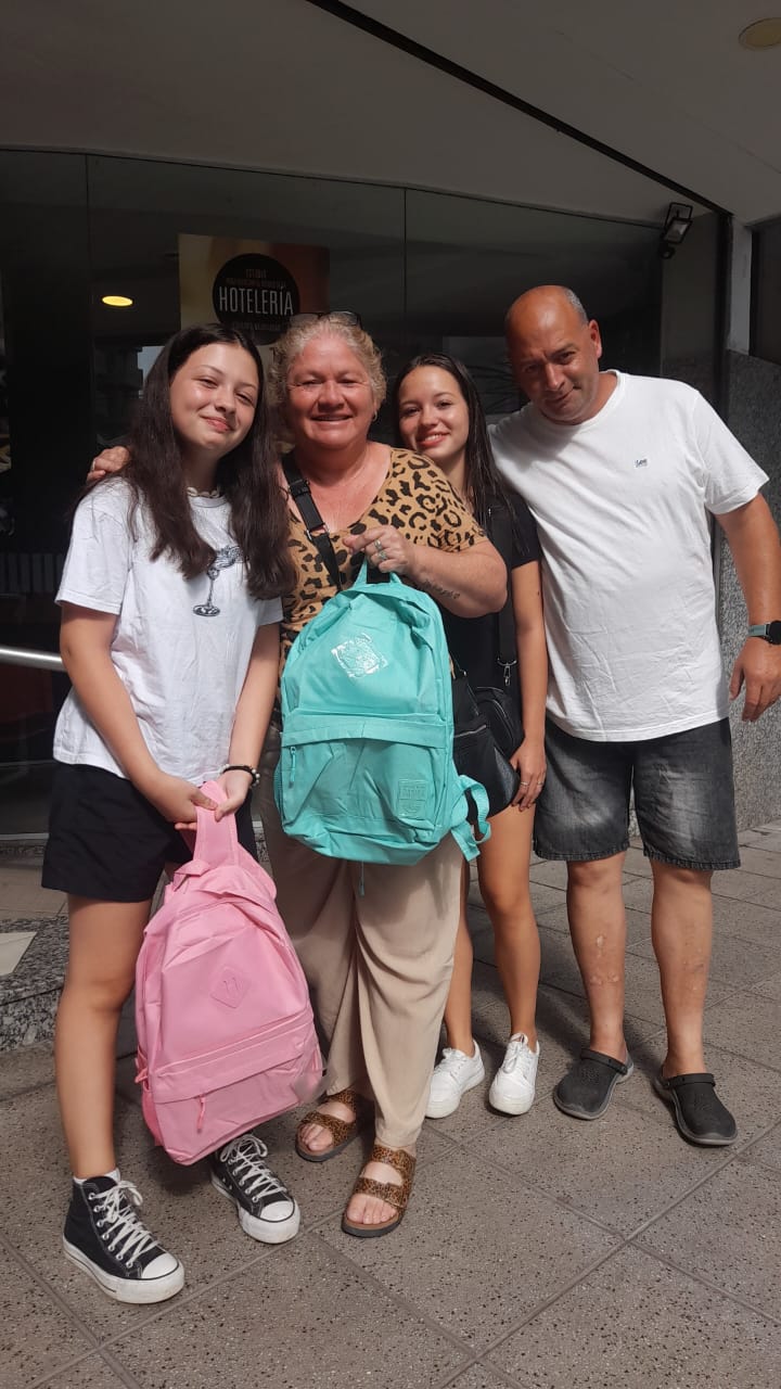 UTHGRA Mar del Plata entregó kits escolares a familias hoteleras y gastronómicas