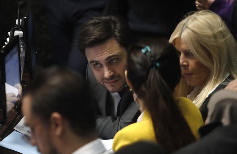 Marra se lanza de candidato y le complica la cancha a Adorni