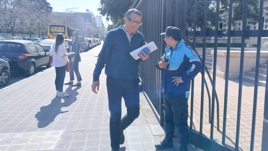 Los intendentes radicales apoyaron a Kicillof y en el PRO se despegan de la amenaza de intervención de Milei
