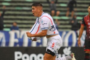 Alvarado ganó por primera vez en 2025