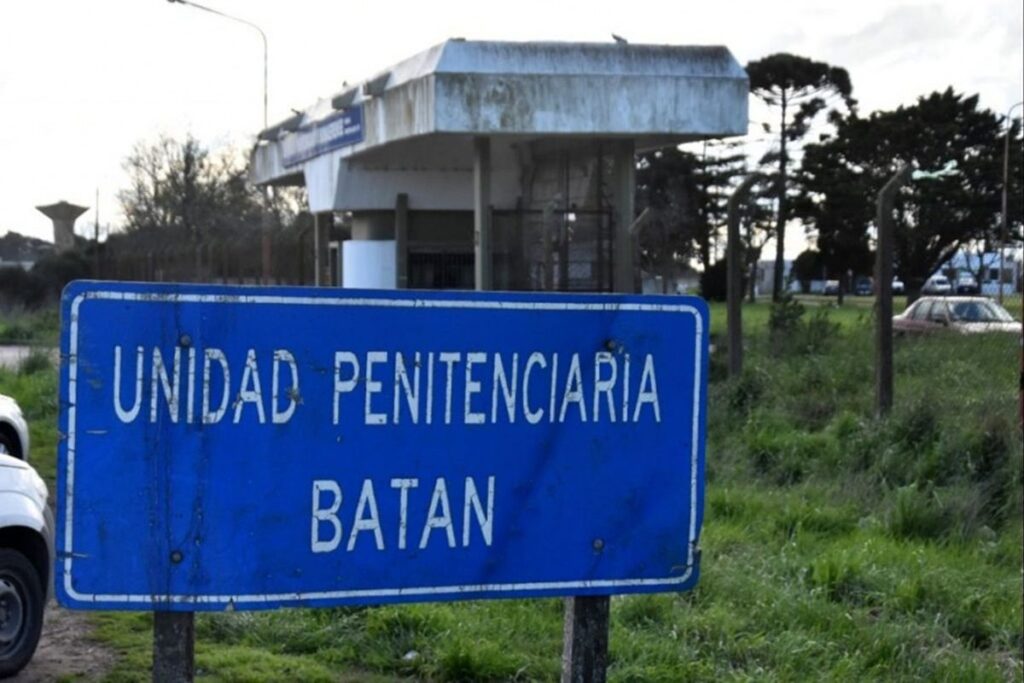 Piden juzgar al médico que abusaba de los reclusos en la cárcel de Batán: testimonios escalofriantes