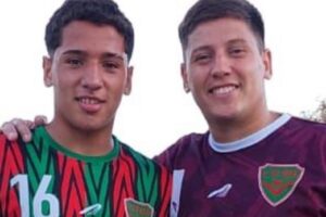 Padre e hijo jugaron juntos en la Primera de Al Ver Verás en la Liga Local de fútbol