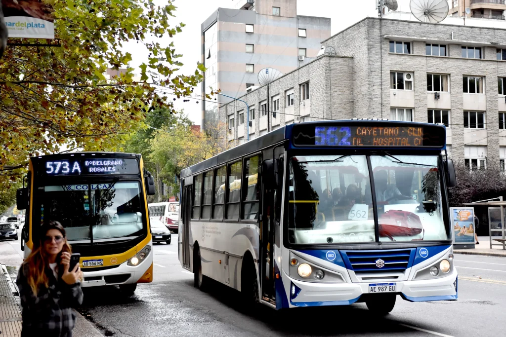 Desde el 14 de abril el boleto de colectivo pasará a costar $1.360