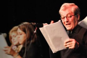 “Los Locos del Radioteatro” recrearán la obra “A distancia prudencial”