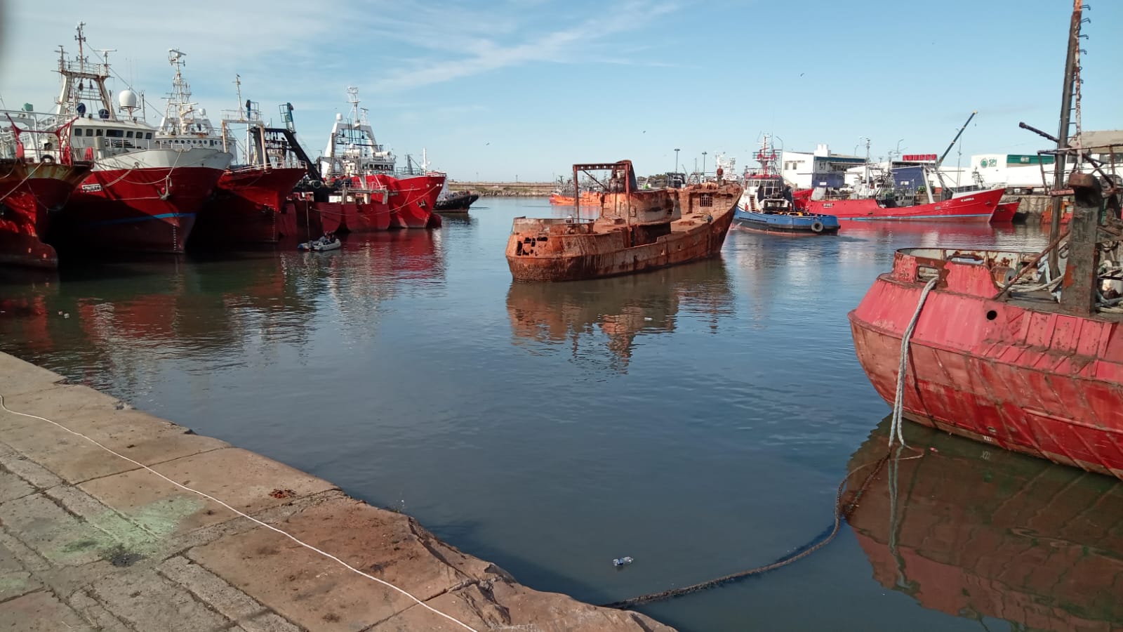 Se derivó otro buque al parque submarino y el puerto superó los 1.200 metros de frente de amarre recuperados