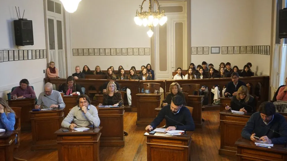 Sin acuerdo en el Concejo, regirá “de hecho” el aumento del transporte decretado por el Intendente Lunghi